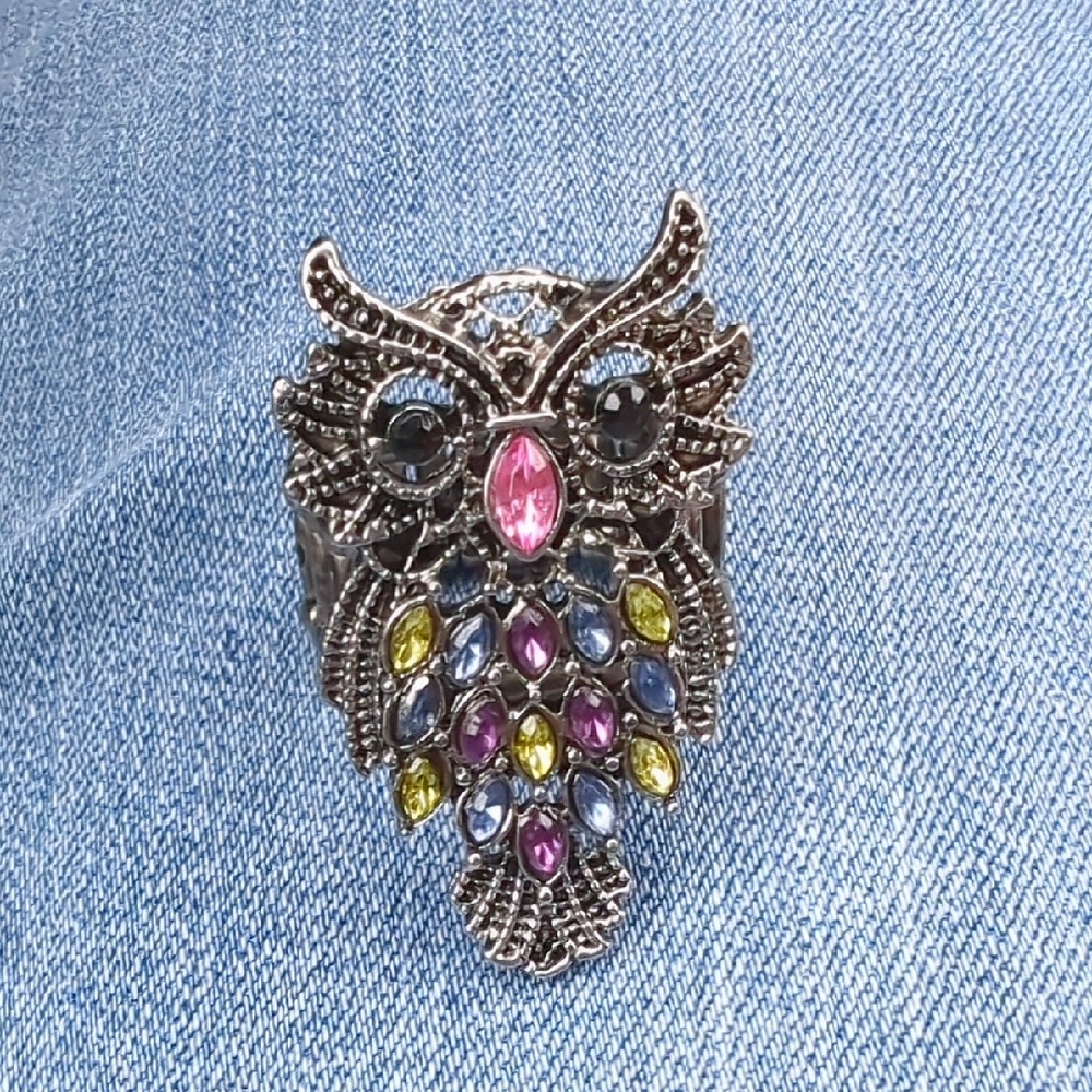 Vintage-Inspired Multicolor Owl Stretch Ring - Pink, Blue & Yellow Accent